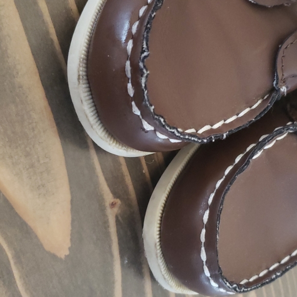 Boys osh kosh boat shoes in brown - Picture 3 of 6